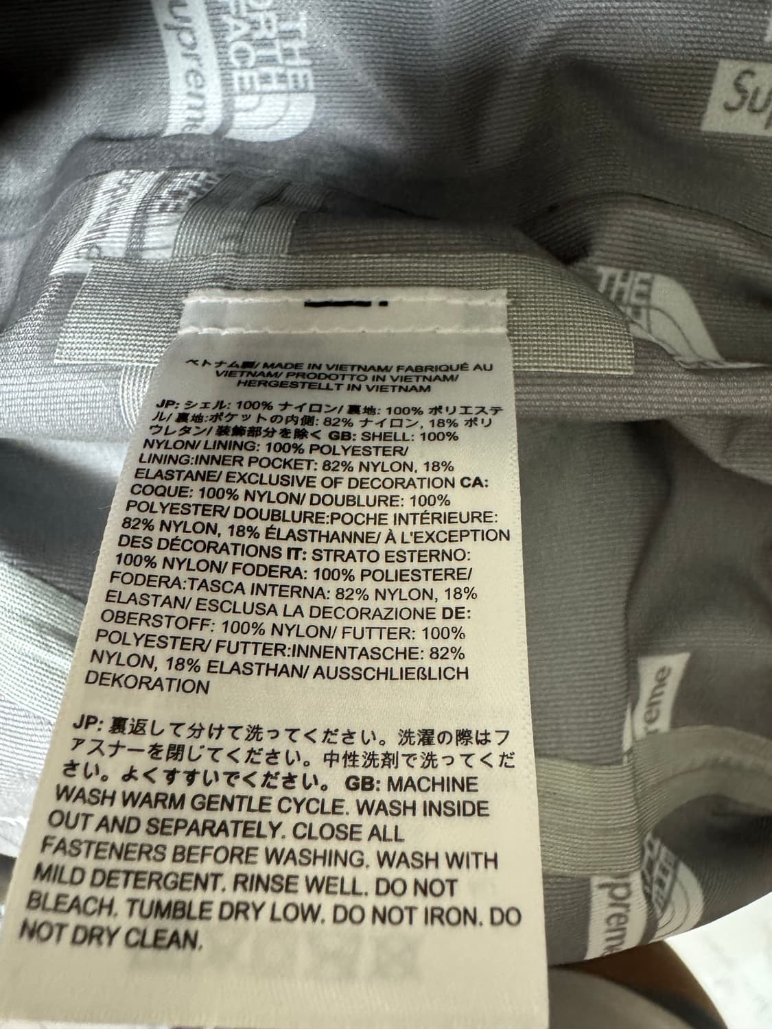 슈프림 x 노스페이스 콜라보 타임스퀘어 자켓 상품이미지4