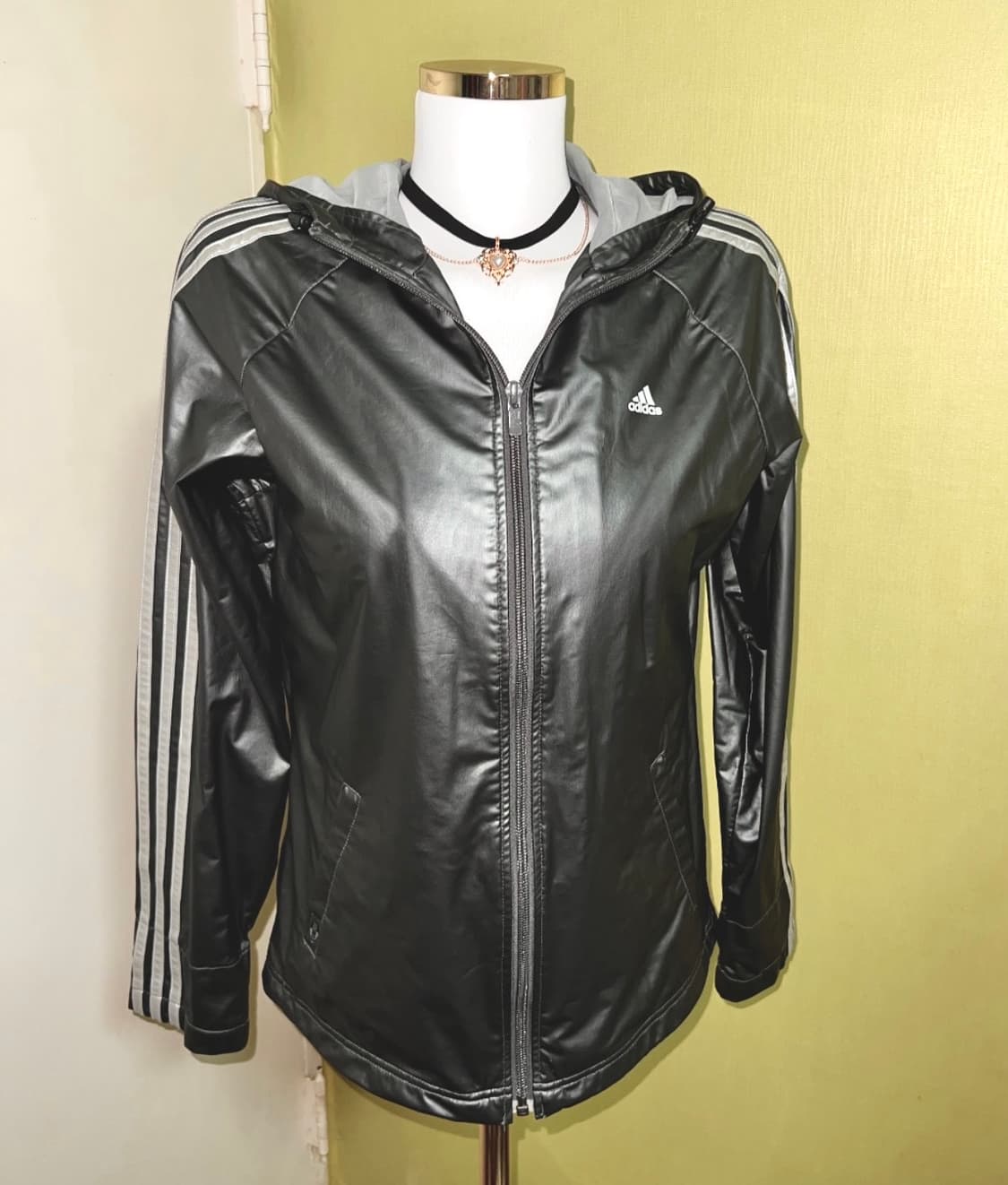 ✨Adidas✨gray silver glossy windbreaker 상품이미지1