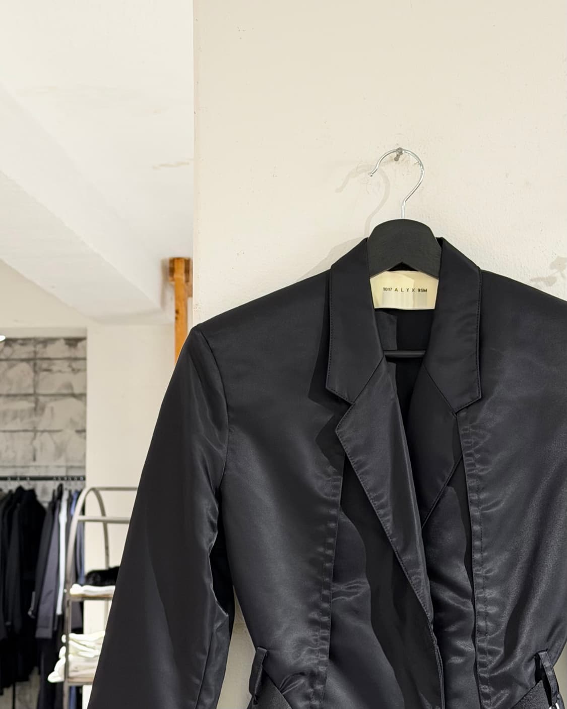 1017 alyx 95m 블랙 버클 디테일 랩 블레이저 상품이미지2