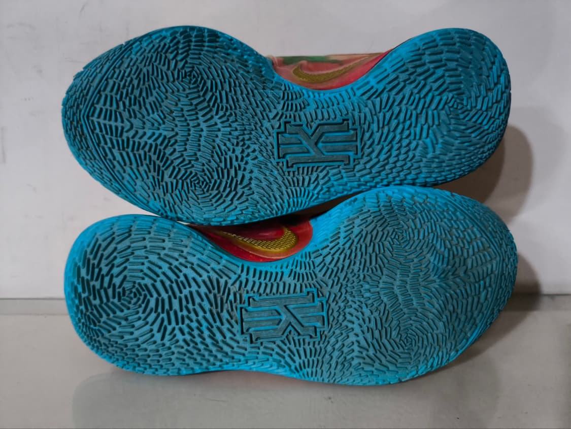 265mm 스폰지밥 x 나이키 카이리 로우2 집게사장 상품이미지9