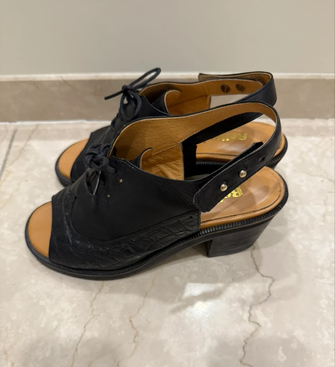 레이크넨 Reike nen 가죽 오픈토 샌들힐 상품이미지4