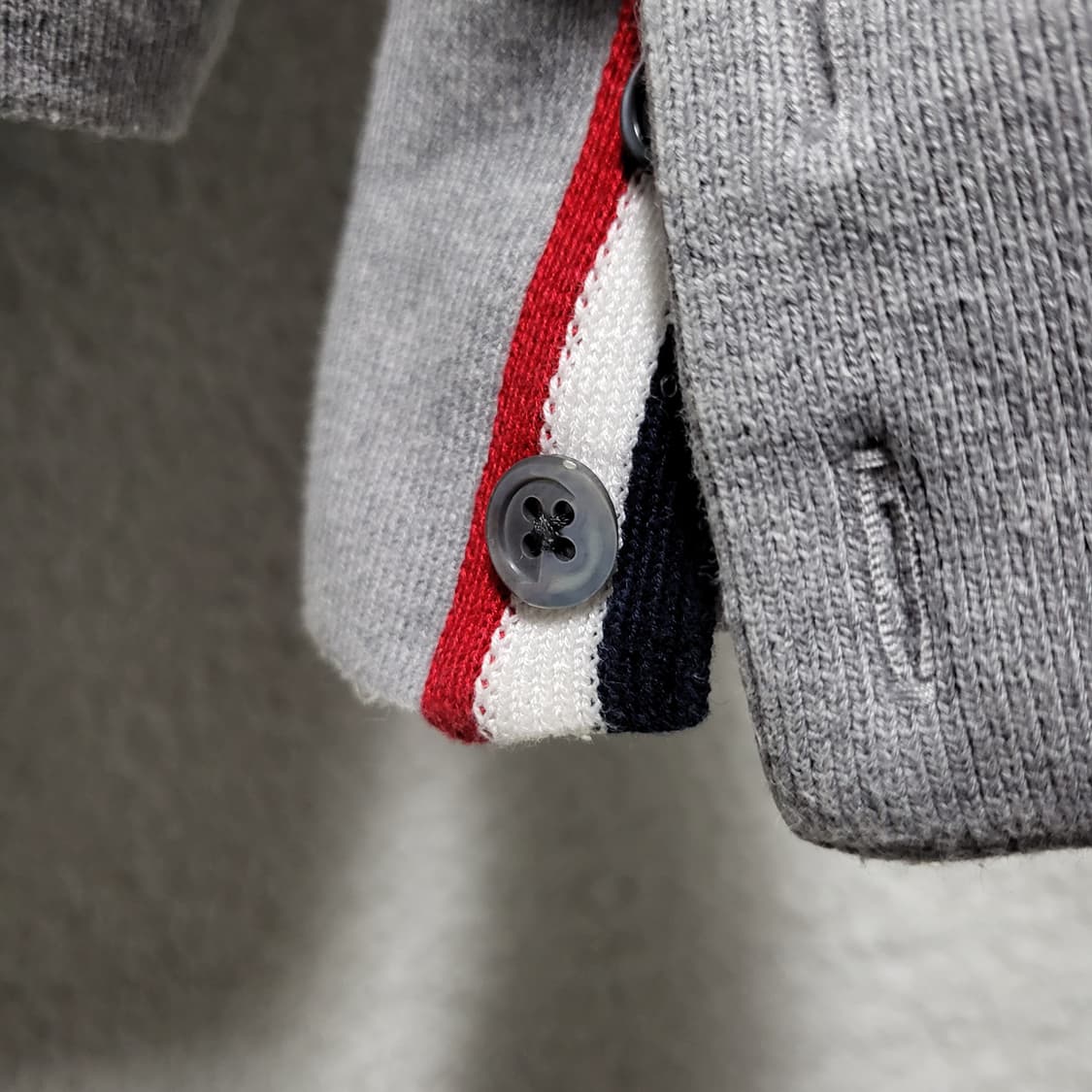 [백화점판] 3 / 톰브라운 백삼선 맨투맨 상품이미지8