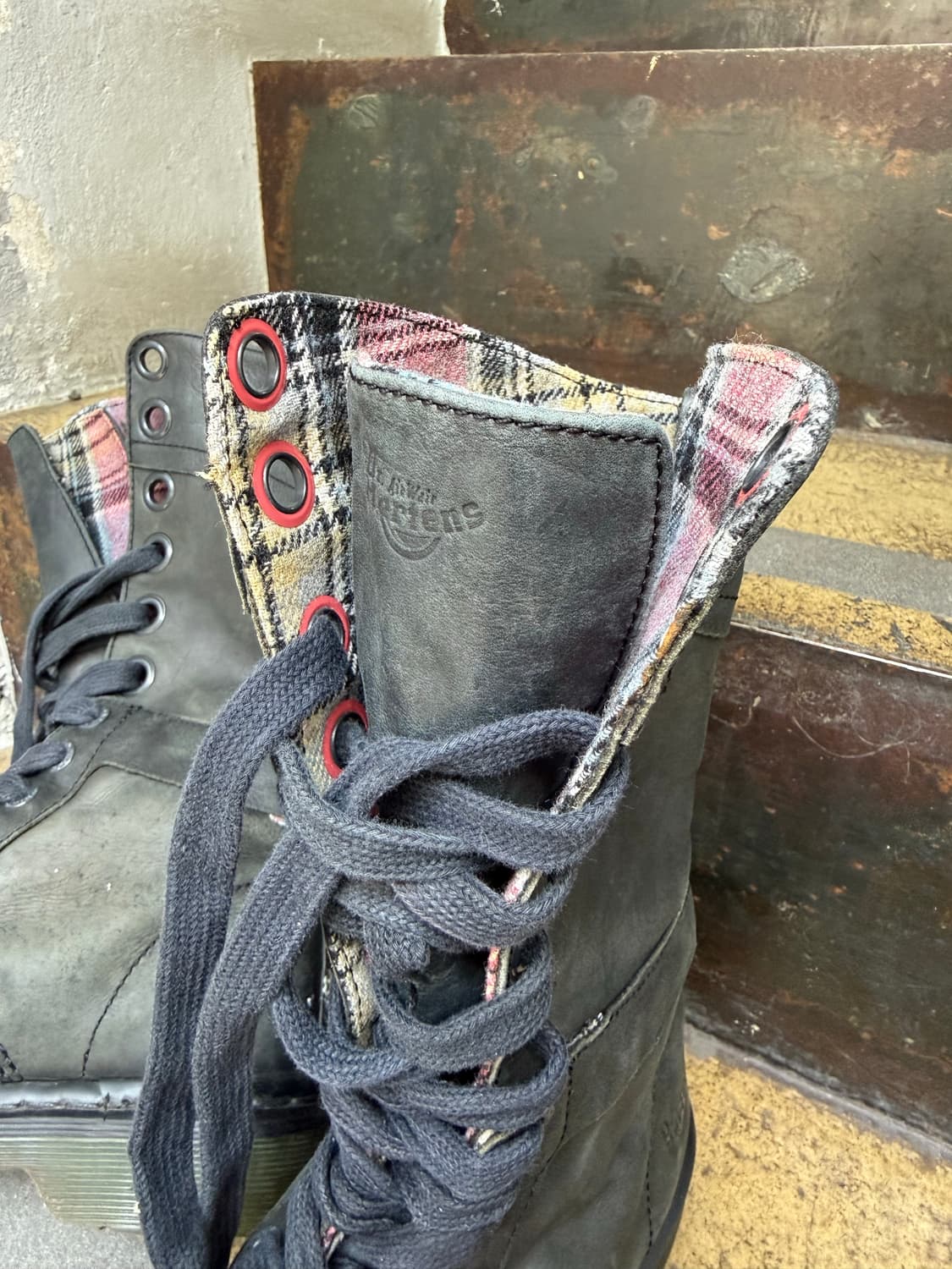 닥터마틴 트라이엄프 12홀 워커 상품이미지2