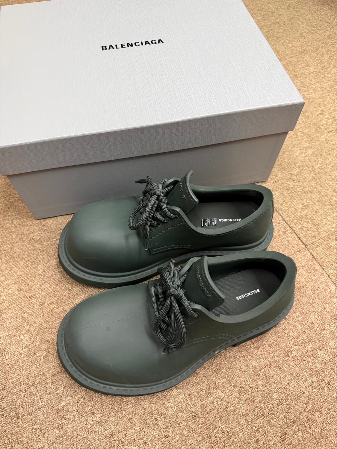 발렌시아가 스테로이드 더비 다크그린 41 사이즈 팝니다 상품이미지1