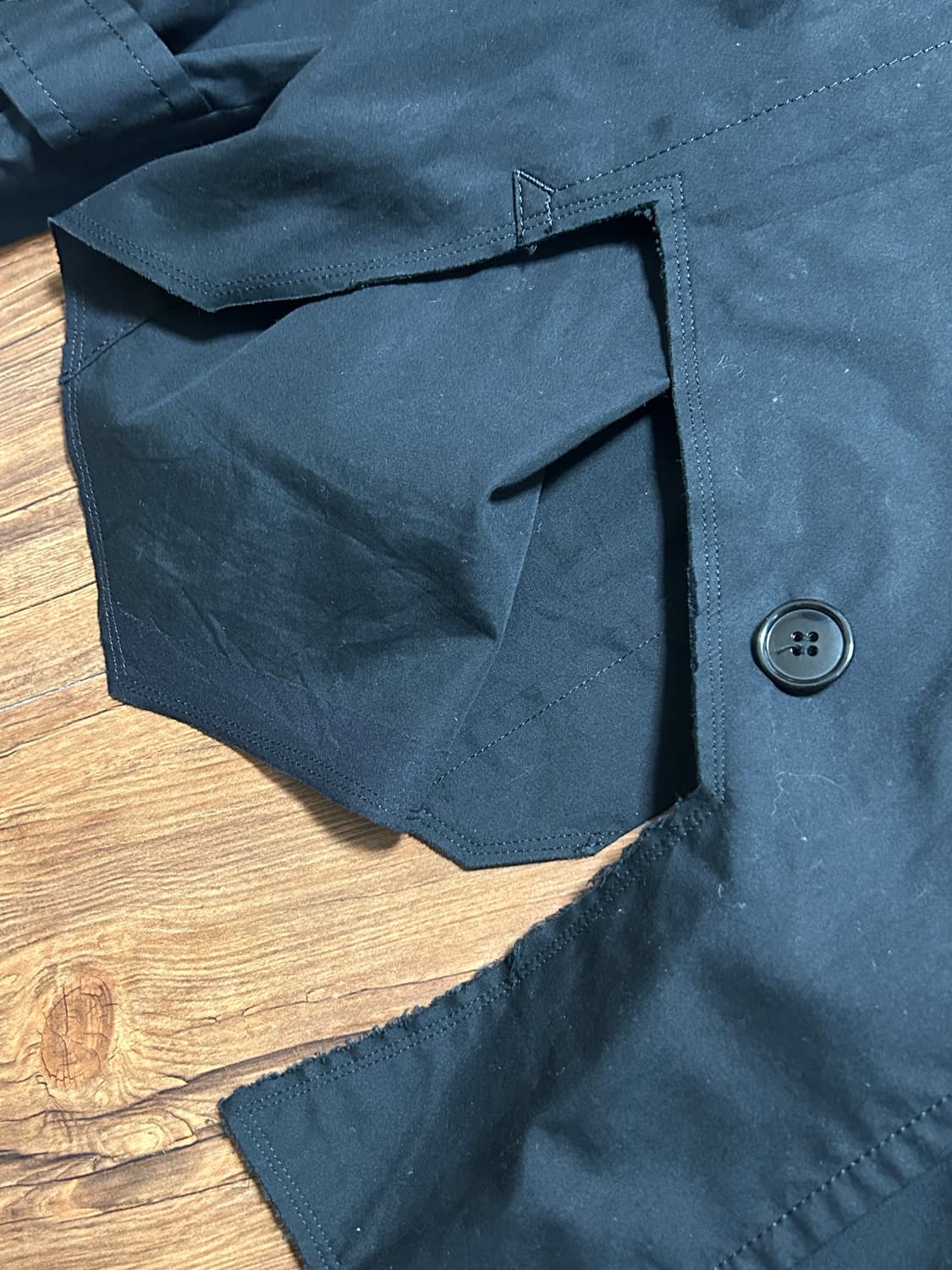 [L] 꼼데가르송 옴므플러스 컷아웃 트렌치코트 상품이미지4