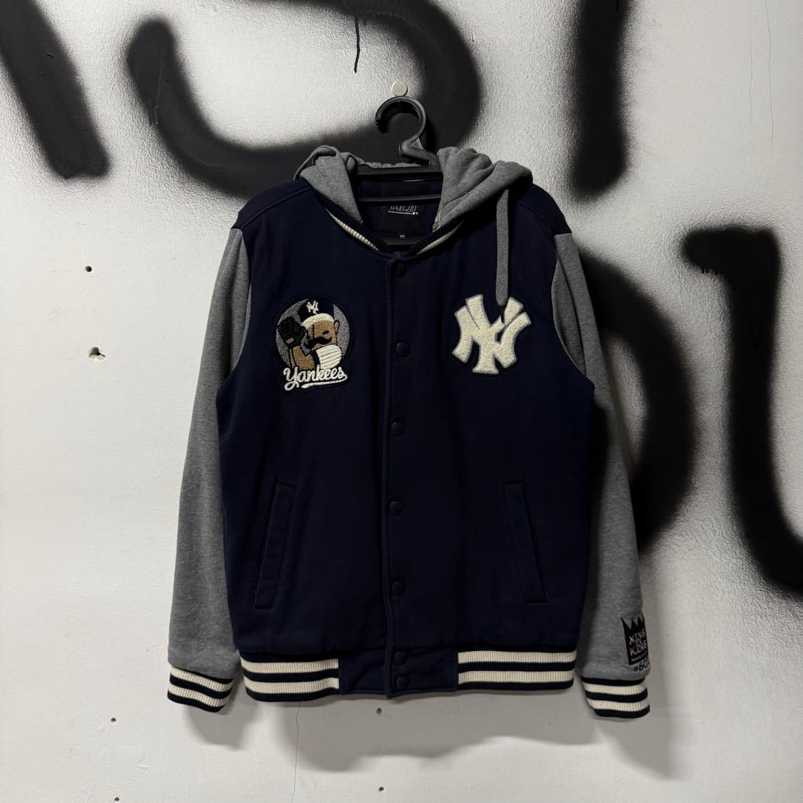MLB 뉴욕 양키스 올드스쿨 멀티 패치 후드 탈 부착 바시티 자켓 상품이미지1