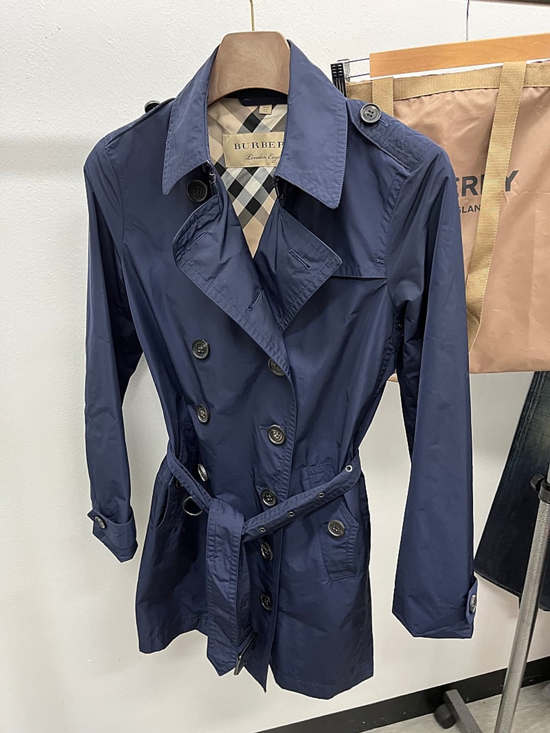 66) 버버리 네이비 폴리쉘 트렌치코트  상품이미지3
