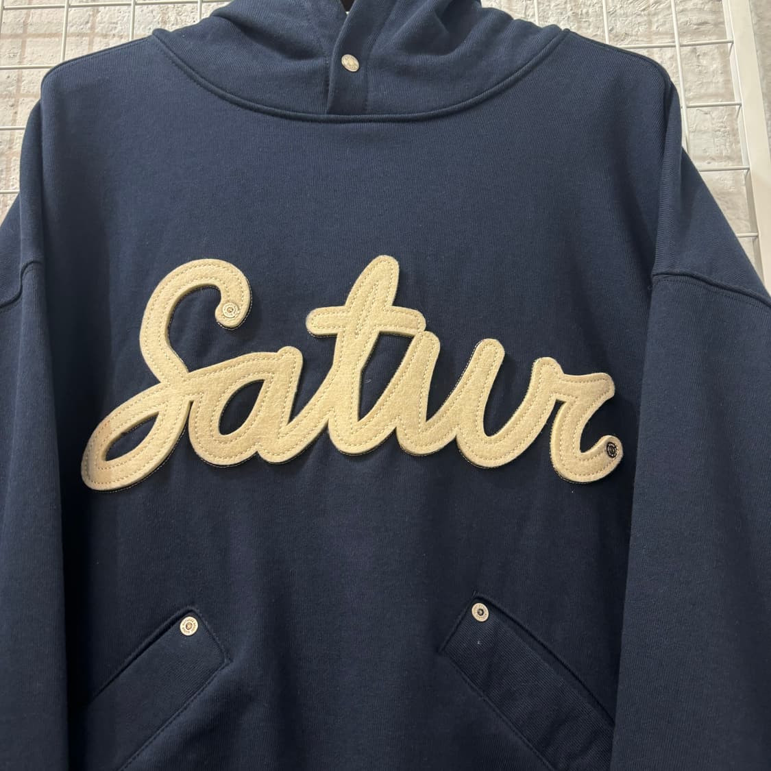 세터 아플리케 리벳 네이비 후드티 XL 상품이미지5