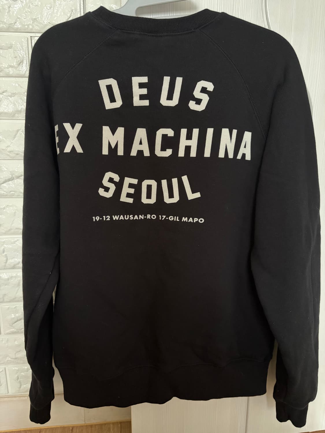 데우스 엑스 마키나 서울 어드레스 크루넥 블랙 상품이미지3