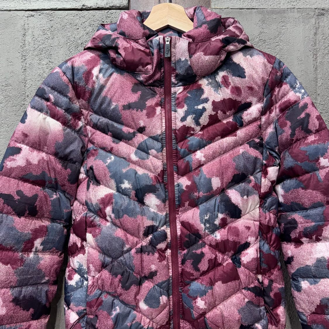 나이키 우먼스 카모플라쥬 구스다운 경량 패딩 (M) 상품이미지2