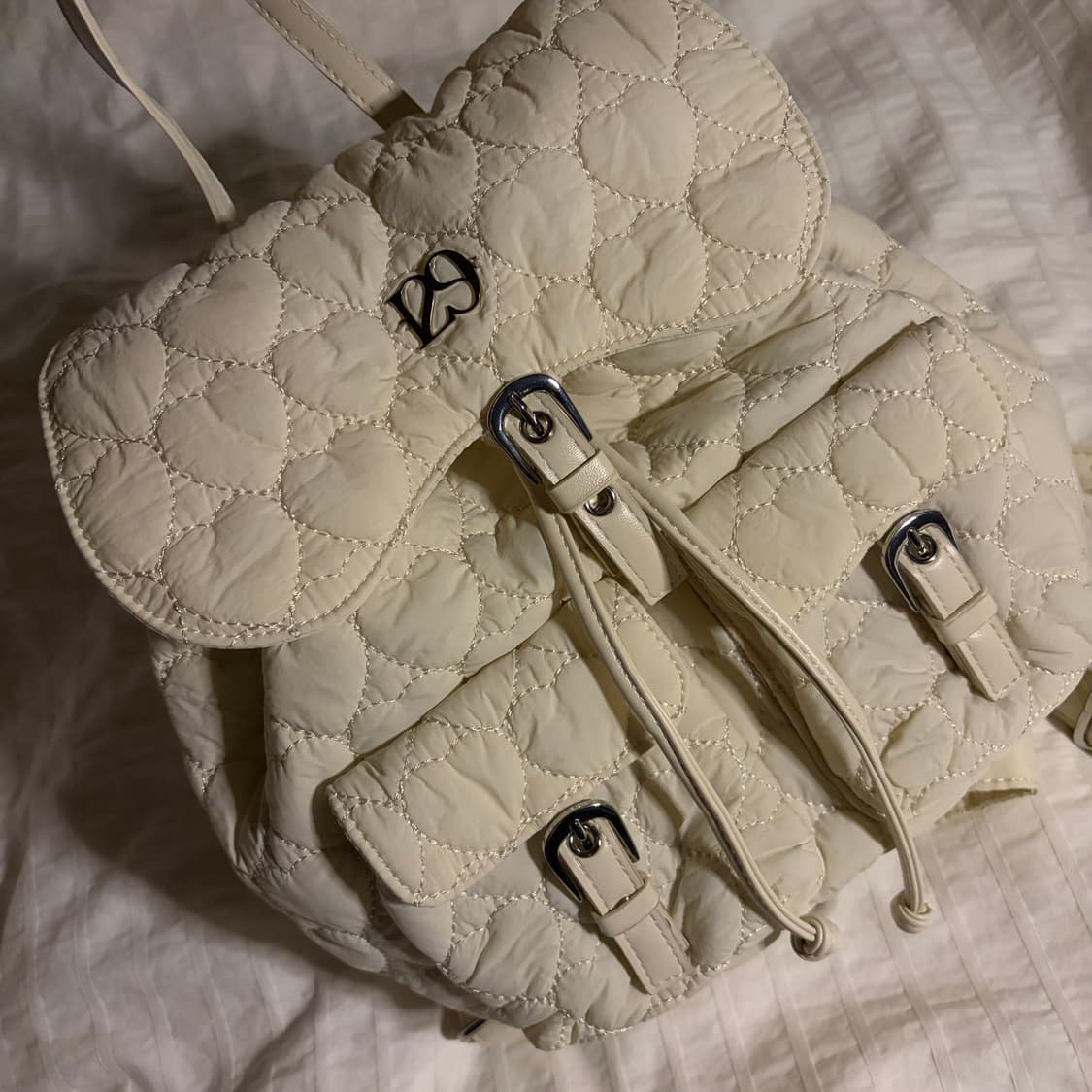 일리고 하트퀼팅백팩 아이보리 상품이미지1