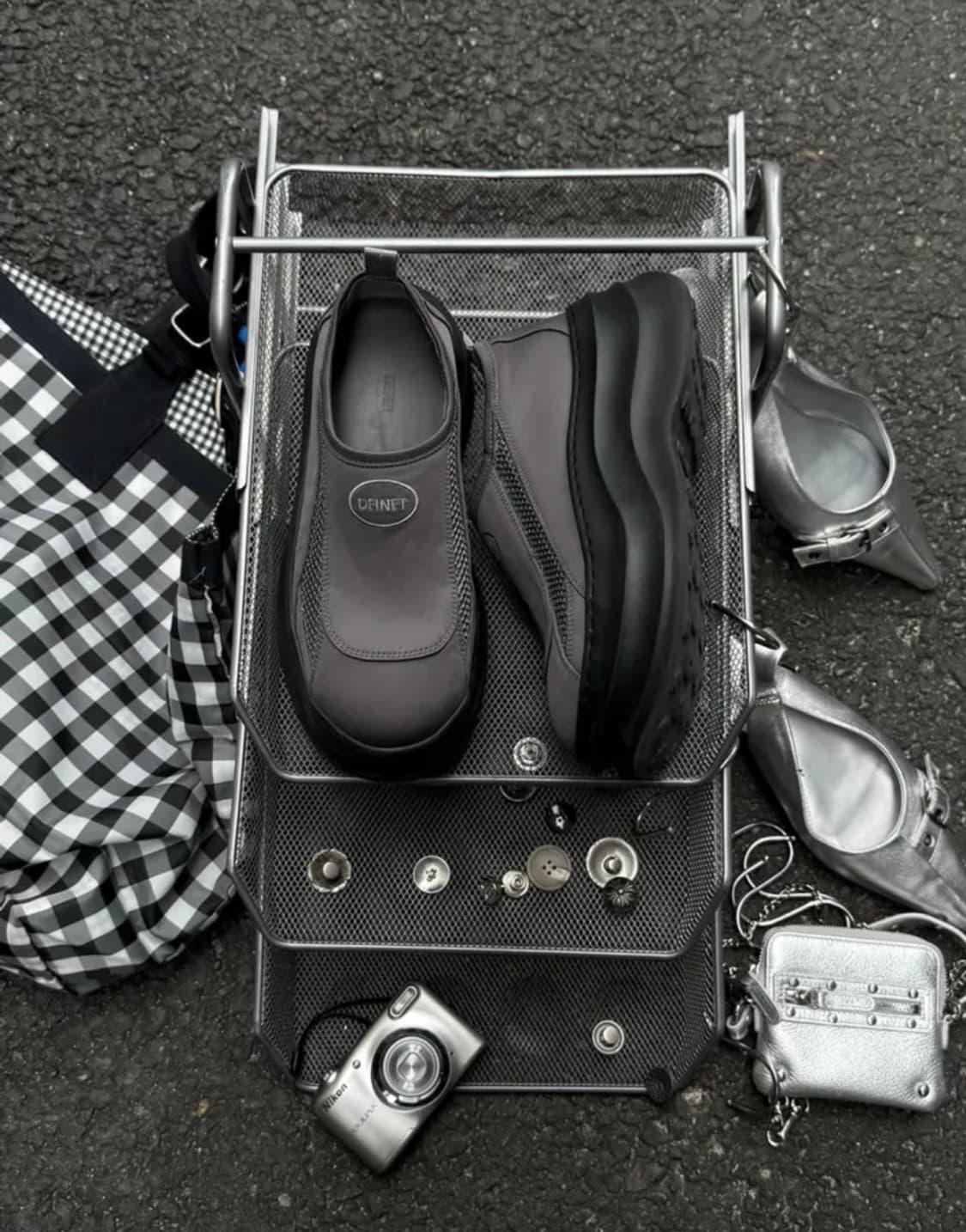 다이닛 FLATFORM SNEAKERS IN CHARCOAL 상품이미지1