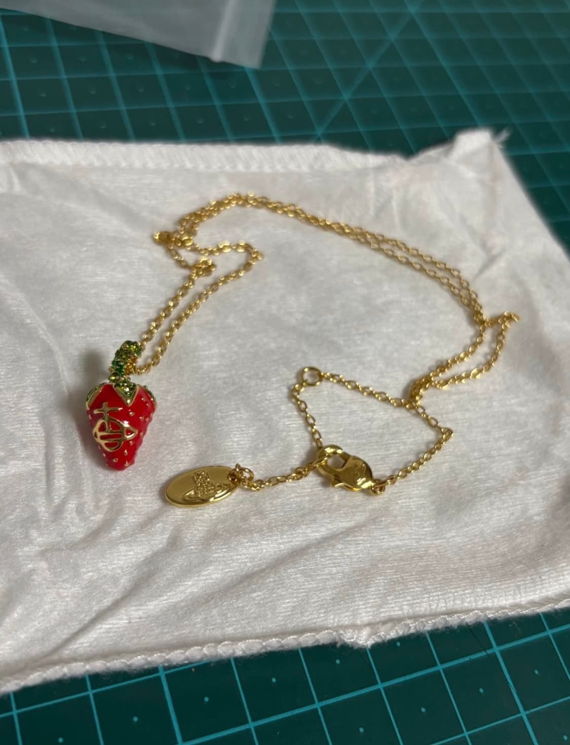 비비안웨스트우드 딸기 목걸이 상품이미지1