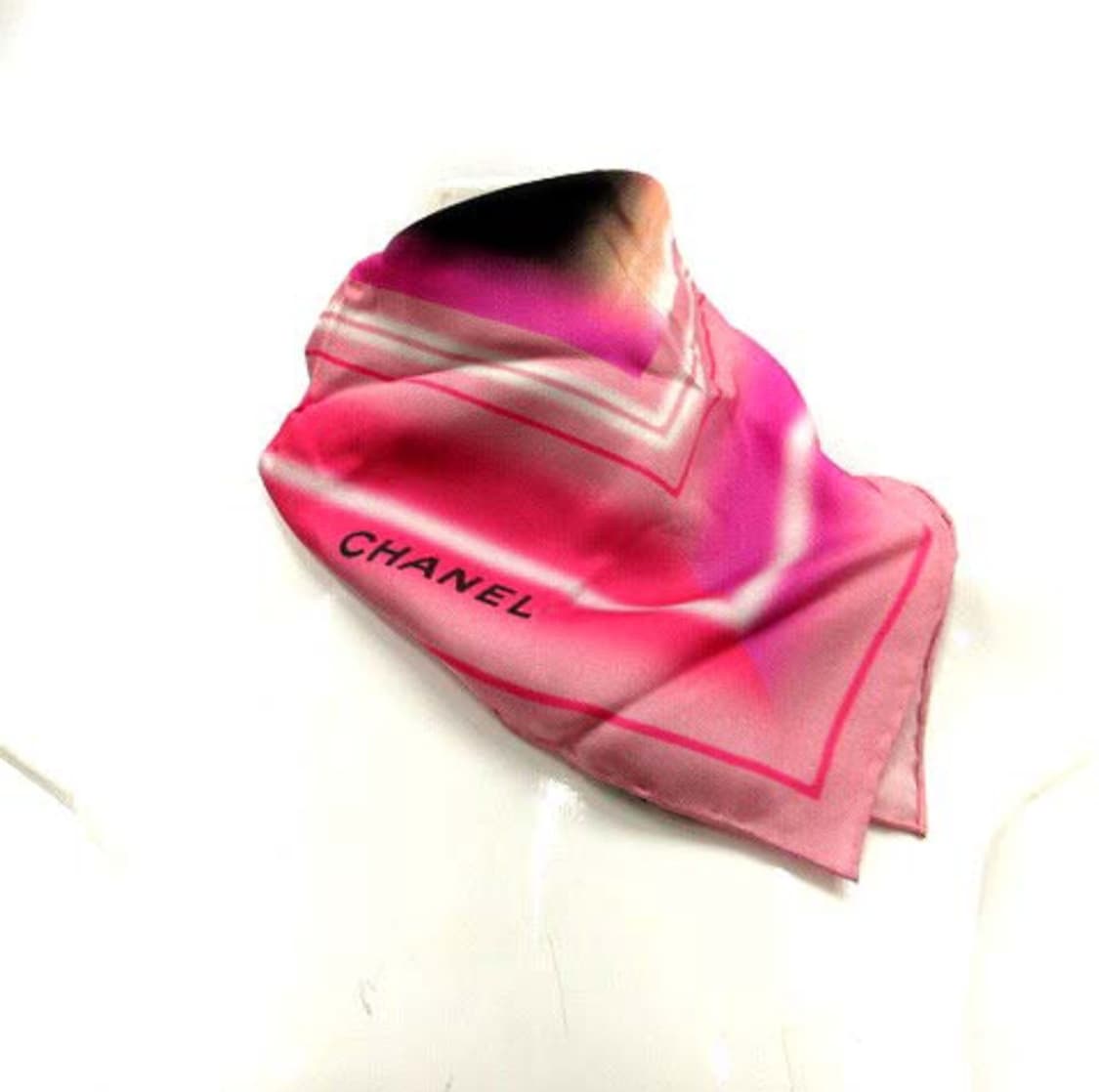 CHANEL 샤넬 실크 스카프 네온핑크(90x90) 상품이미지2