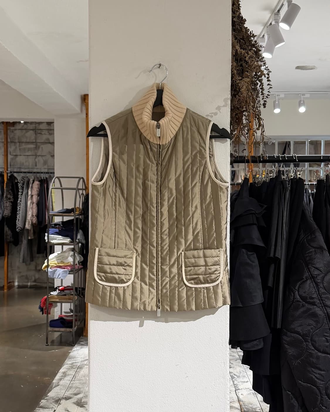 셀린느 카키 퀼팅 립니트 하이넥 베스트 자켓 상품이미지1
