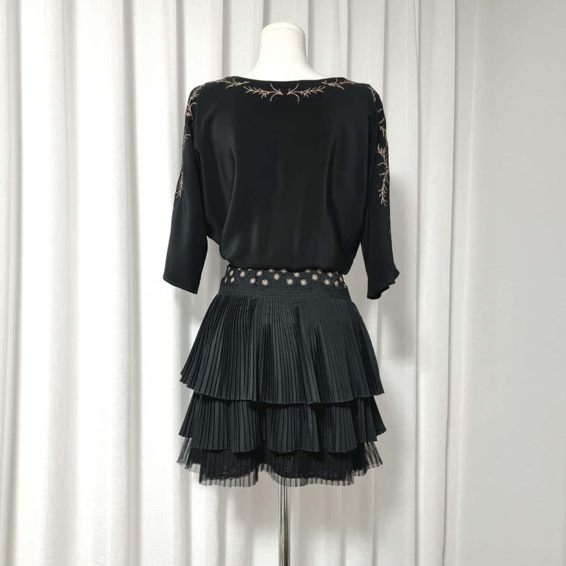 바네사브루노 실크100% 나그랑숄더 가오리핏 플리츠 원피스 (55/34) 상품이미지3