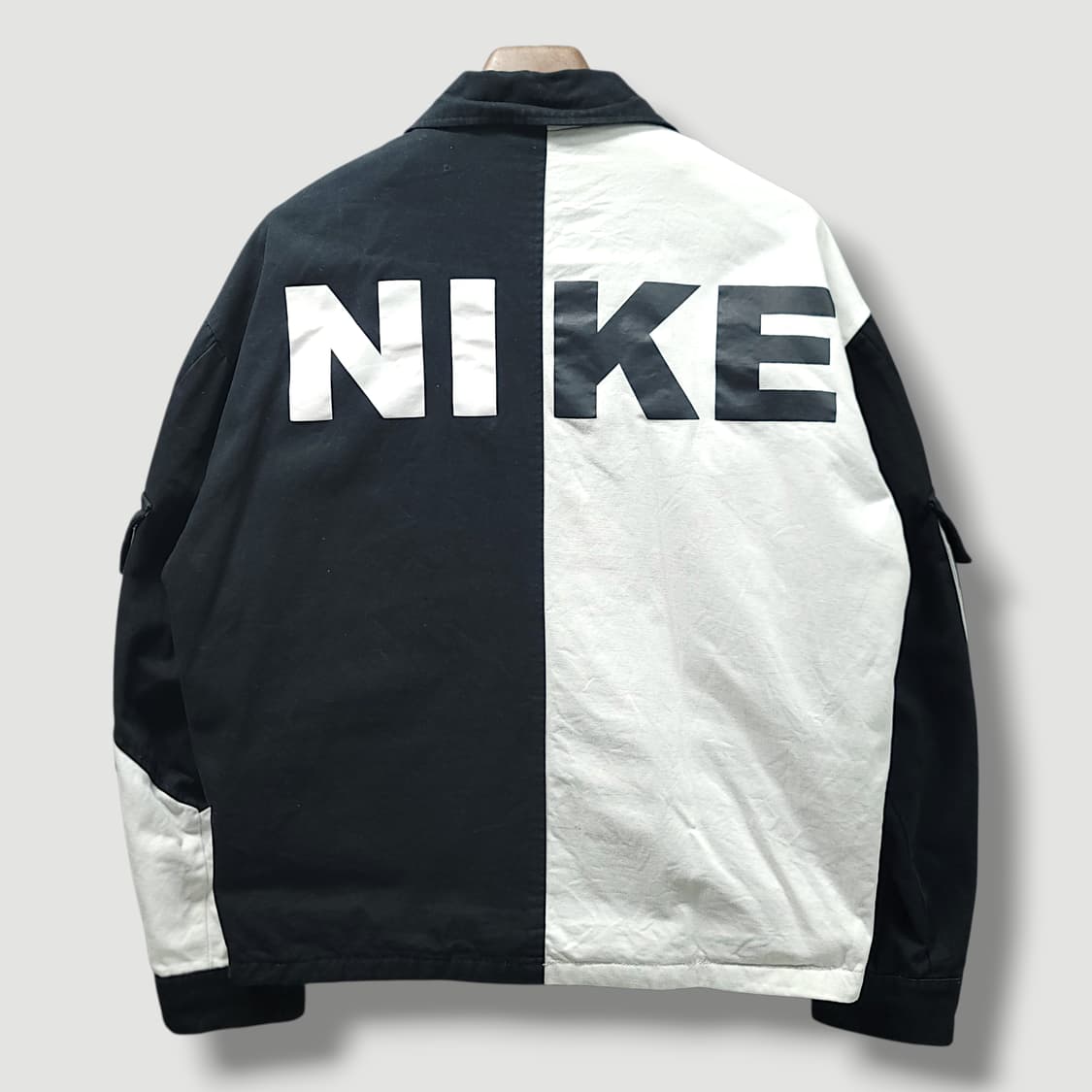 [L] 나이키 에어포스원 블랙&화이트 올드스쿨 유틸리티 자켓 상품이미지2