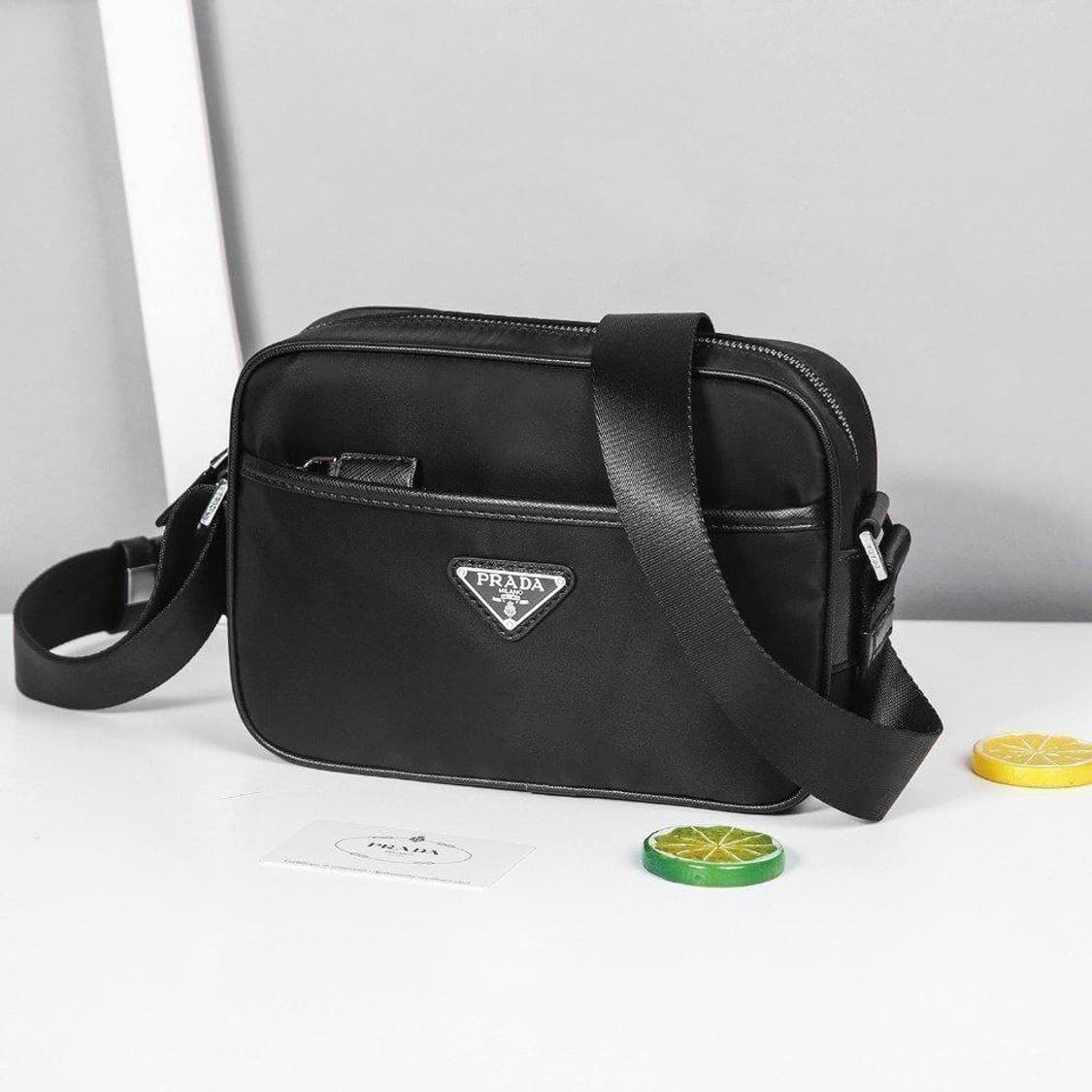 프라다(Prada)의 리나일론(Re-Nylon) 숄더백 상품이미지1