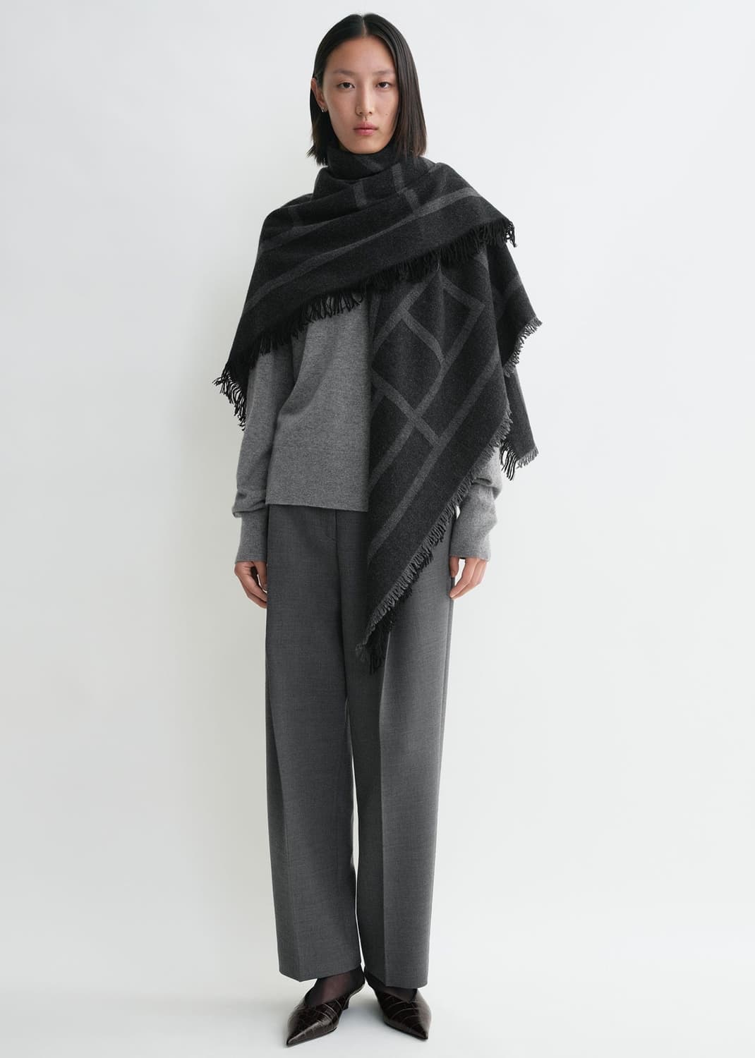 토템 모노그램 울 캐시미어 스카프 다크 그레이 상품이미지2