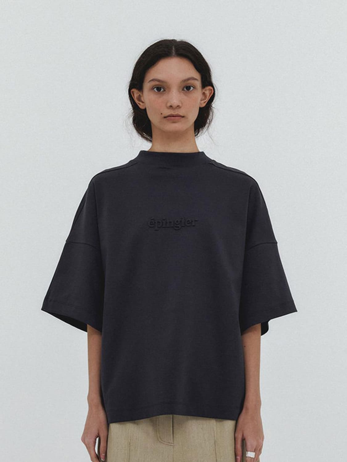 [S] 에핑글러 EP 엠보 로고 티셔츠 차콜 상품이미지1