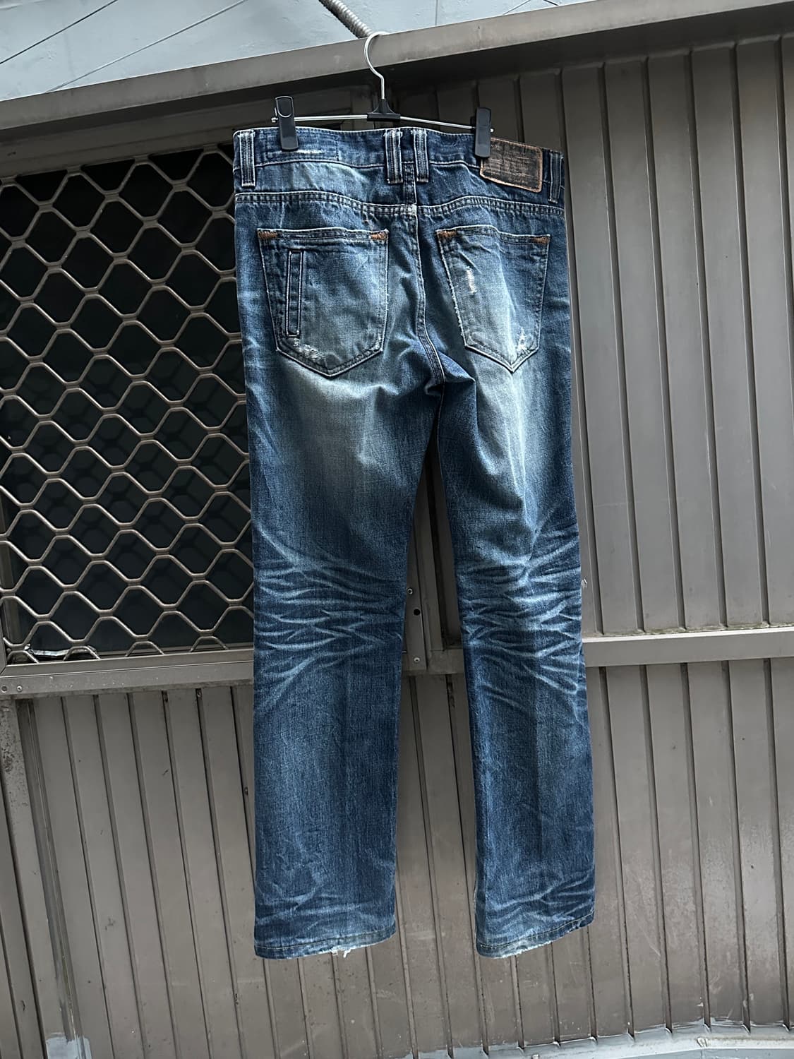 Upset jeans fade lines destroyed denim  상품이미지5