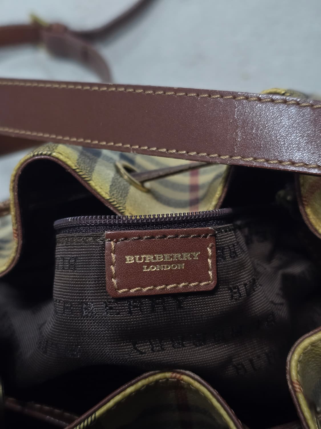 Burberry 버버리 정품 클래식 버킷백 상품이미지7