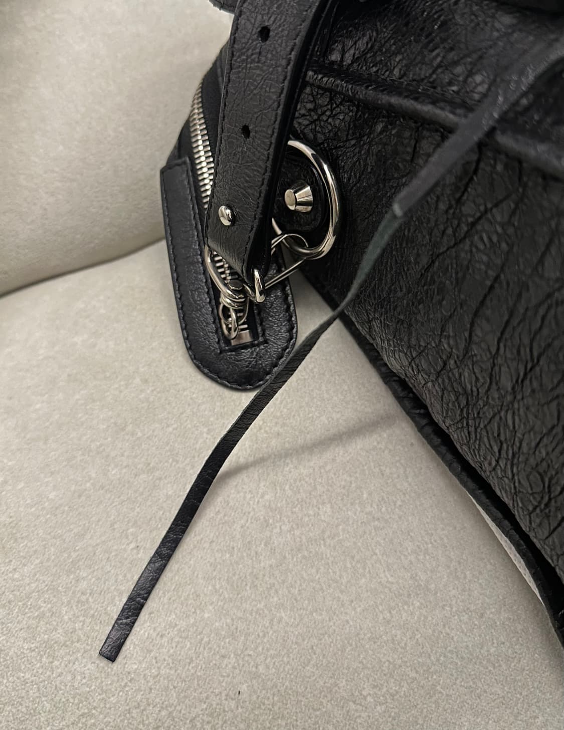 [A+ 정품] 발렌시아가 시티 모터백 미디움 블랙 상품이미지7