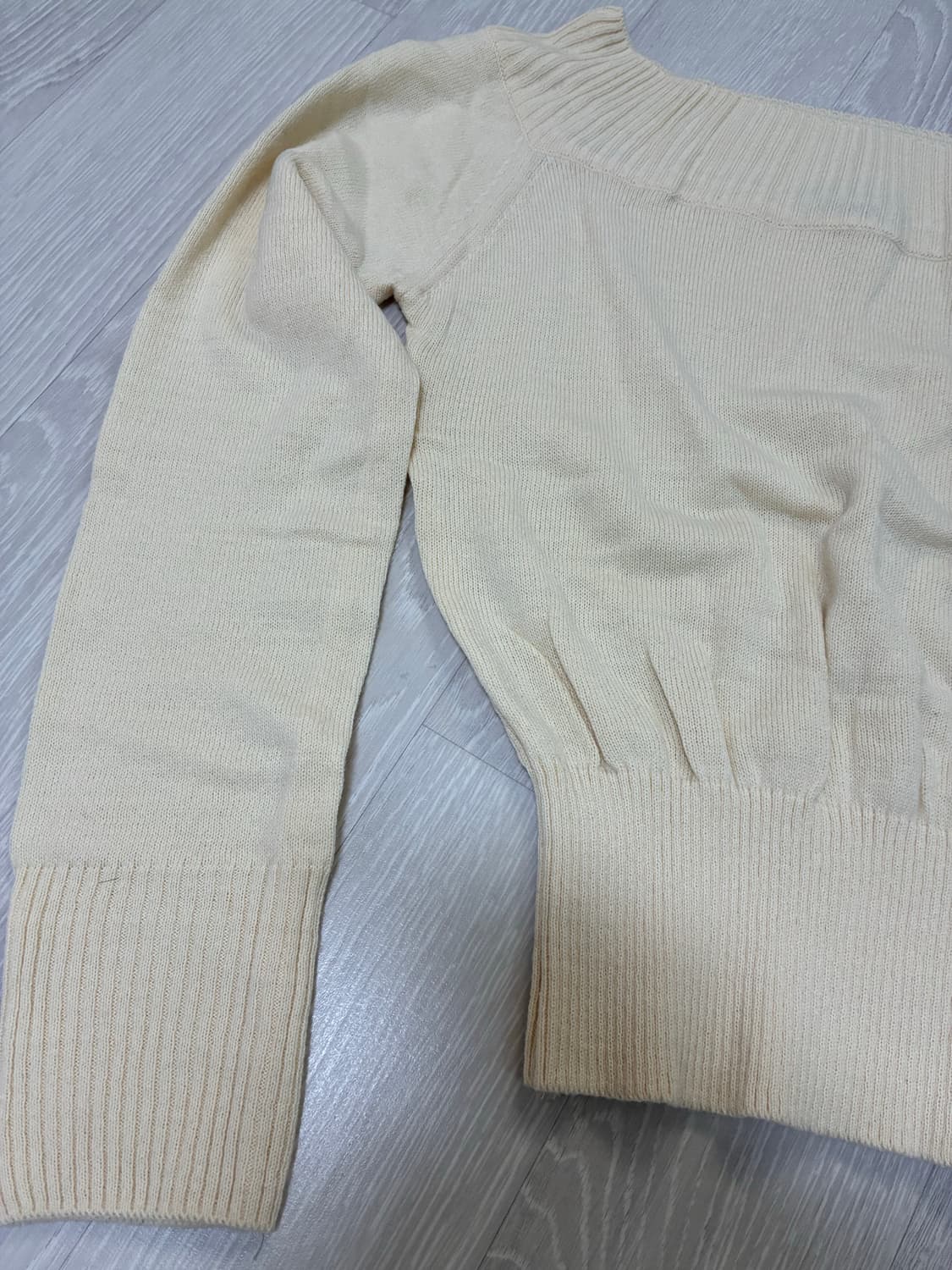 (새상품)히프나틱 메이드 러브잇 오프숄더 버터색 상품이미지5