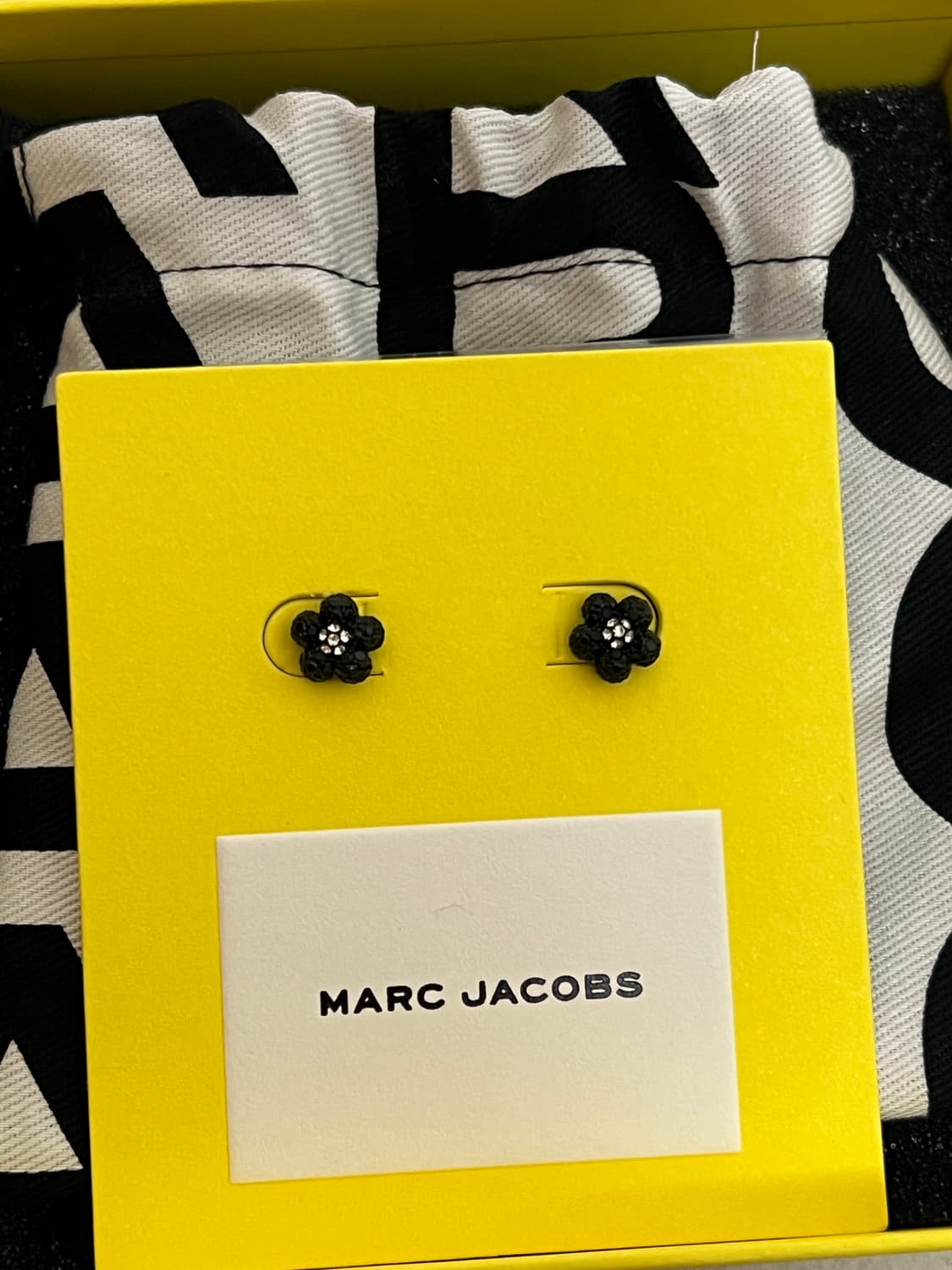 마크제이콥스 더 데이지 파베 귀걸이 상품이미지1