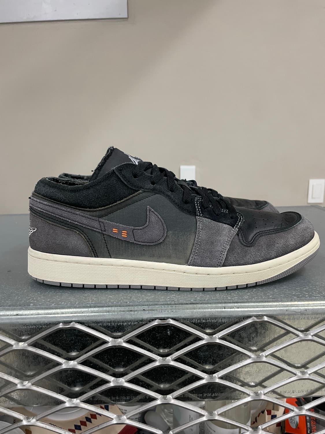 조던1 로우 SE 크래프트 블랙 시멘트그레이 285  상품이미지4