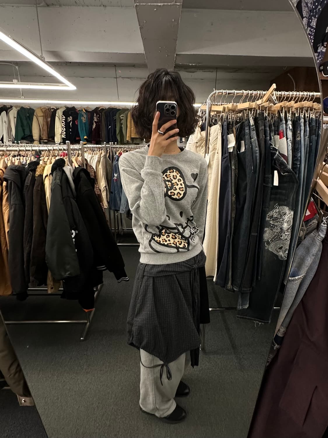 L)산리오 헬로키티 빈티지 그레이 플리스 스웻셔츠 상품이미지1