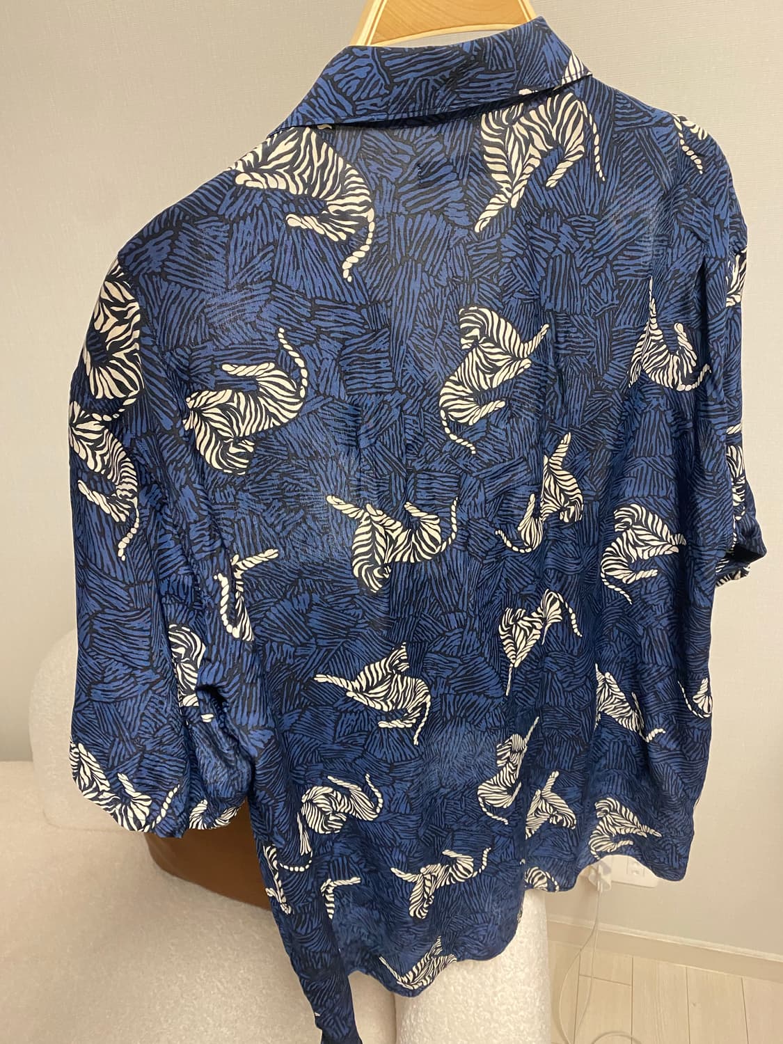 올드조 실크 오픈카라 셔츠 네이비 상품이미지2