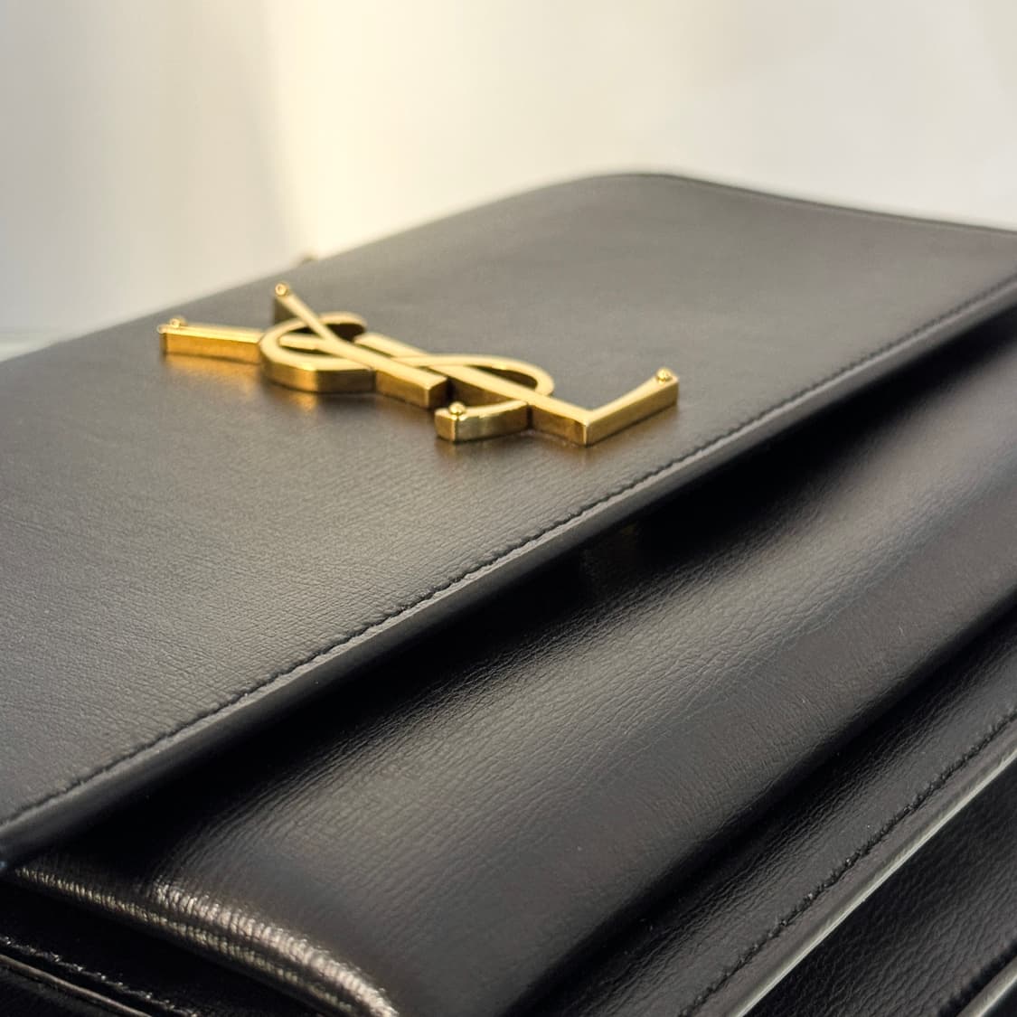 [정품] 입생로랑 선셋백 탑핸들 미디움 블랙 골드 금장 상품이미지7