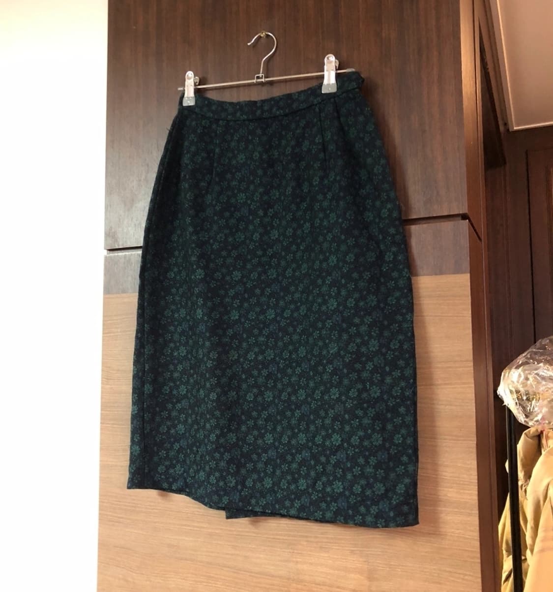 빈티지 플라워 스커트 그린 네이비 초록 플라워 패턴 H라인 미디 치마 상품이미지3
