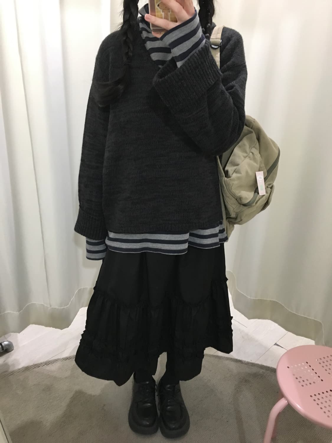 챠콜 보카시 브이넥 니트 상품이미지1