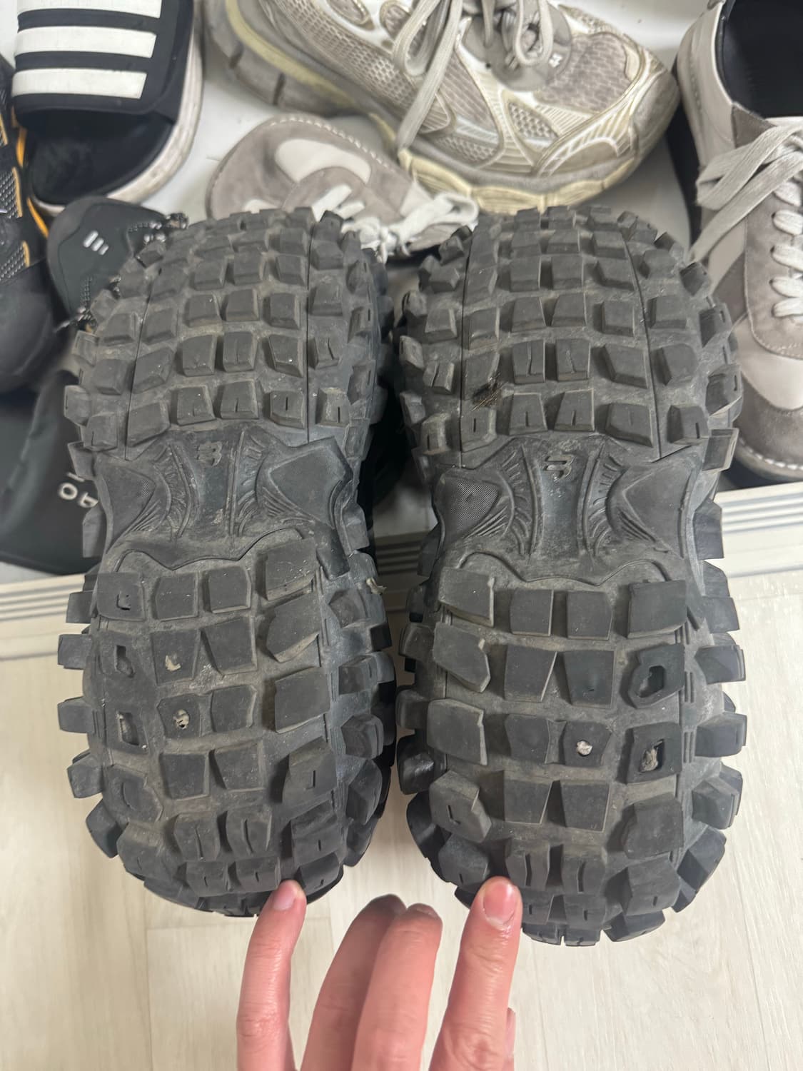 발렌시아가 디펜더 43 상품이미지4