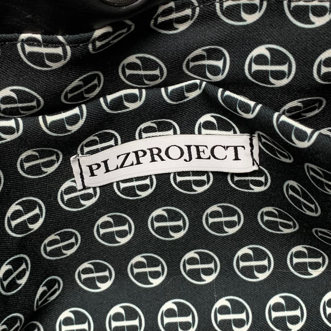 플리즈프로젝트 2-WAY 레더 패딩백 상품이미지3