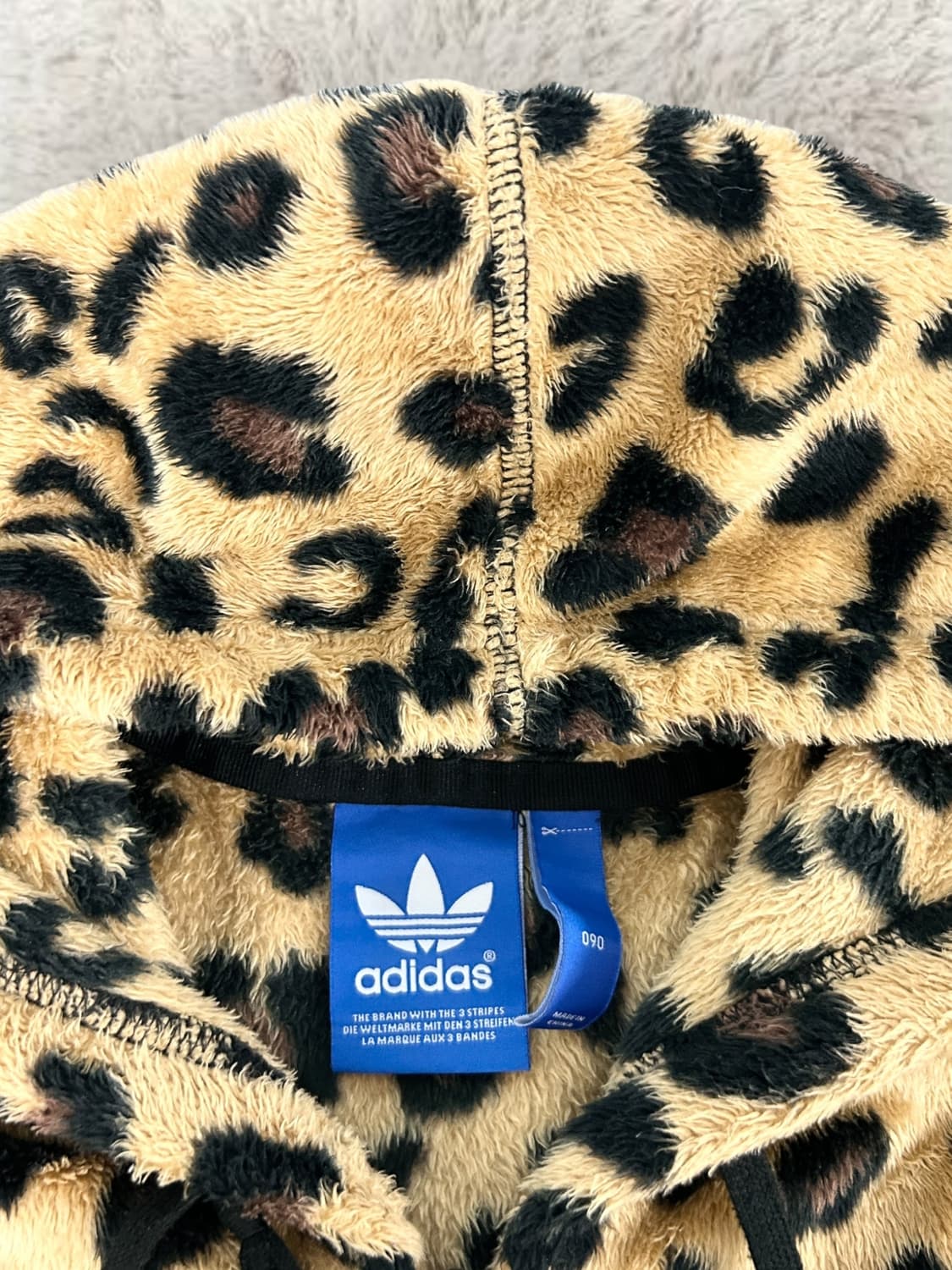 아디다스 빅로고 레오파드 쉐르파 후디 상품이미지5