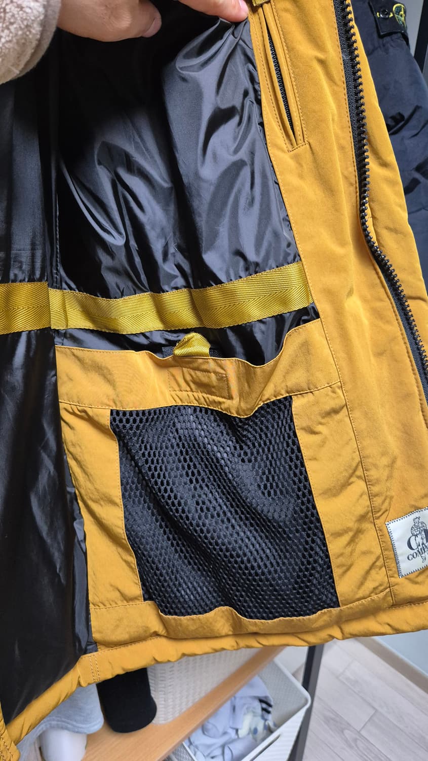 C.P. Company 남성 패딩 겨자색 상품이미지5