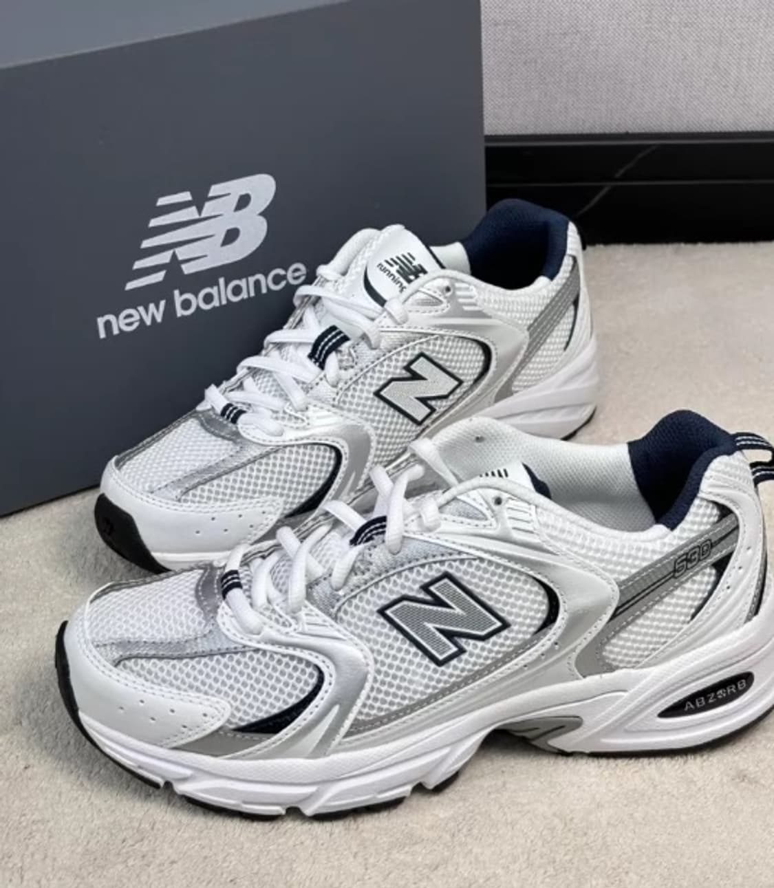 뉴발란스 정품 화이트/실버 운동화 풀박스 270mm 상품이미지1