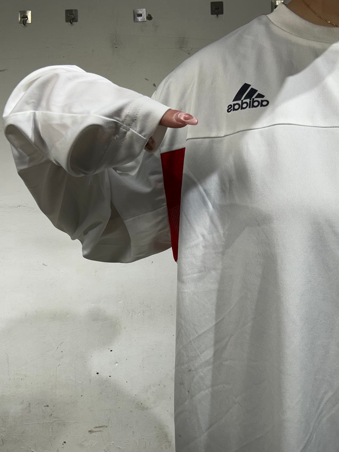 아다다스 고프코어 화이트 롱슬리브 블랙 삼선 기능성 긴팔티 L 상품이미지4