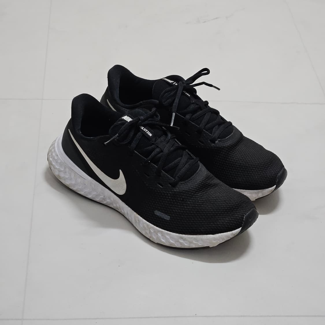 나이키 레볼루션 5 검흰 운동화 280 상품이미지1