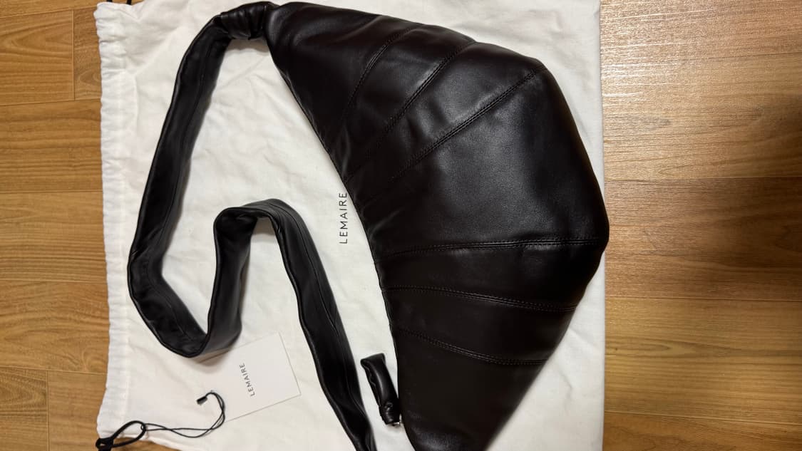 르메르 크루아상백 미디움 다크 초콜릿 상품이미지2