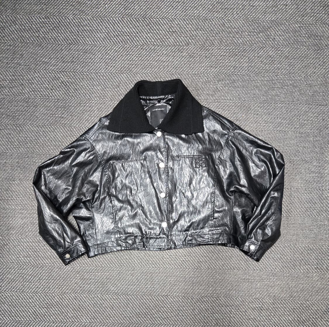 에고이스트 24ss EGOIST 니트 카라 포인트 페이크 레더 자켓 상품이미지1