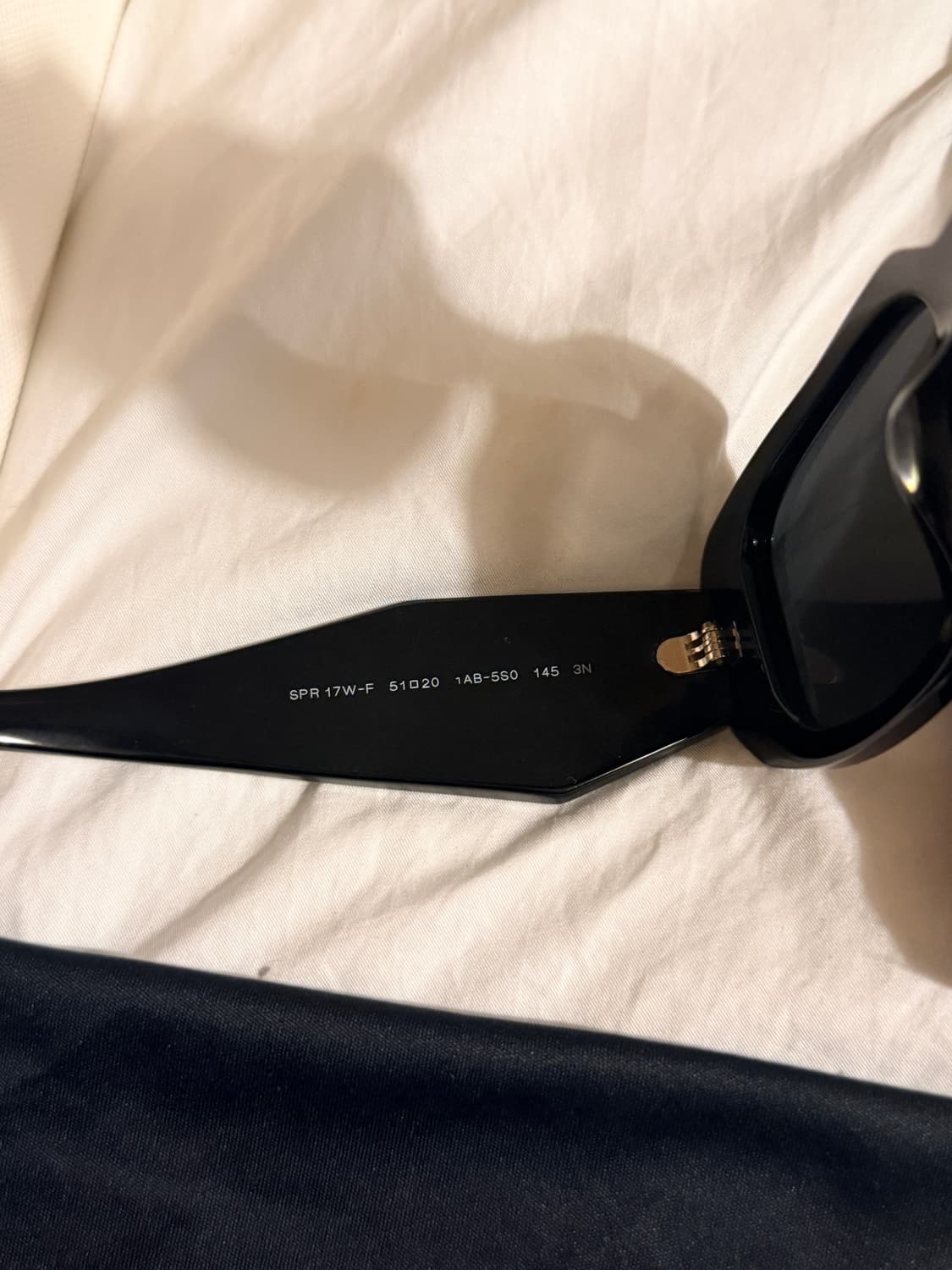 프라다 SPR 17W-F 블랙 선글라스 상품이미지5