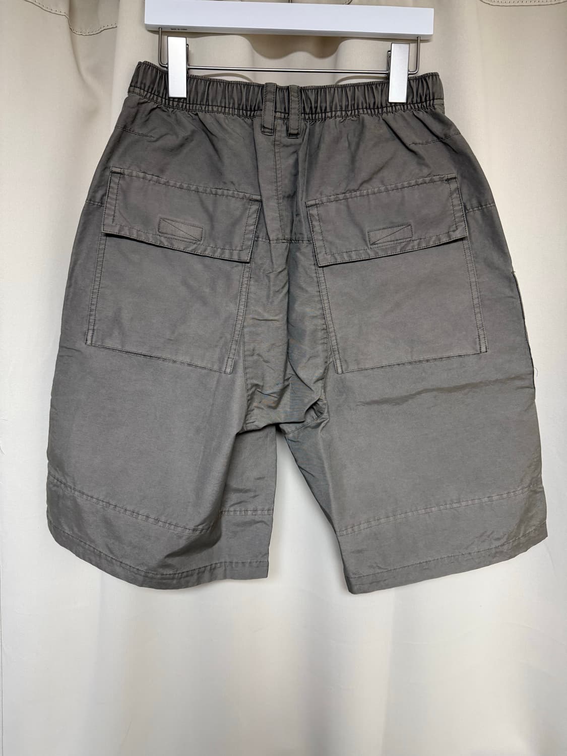 폴리테루 프론트 카고 1/2 팬츠 그레이 베이지 2 팝니다 상품이미지2