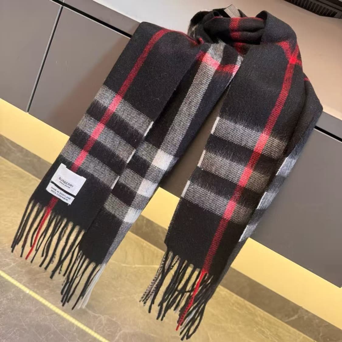 버버리숙녀 리버서블 스카프
 상품이미지2