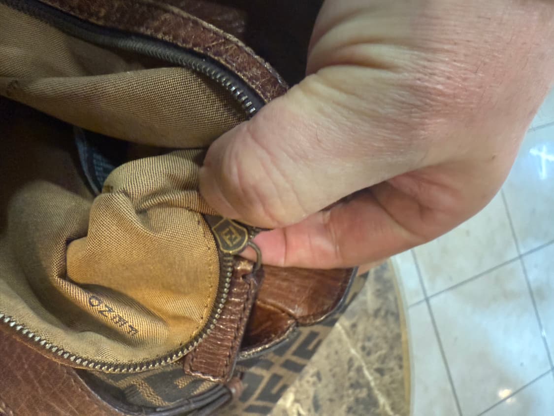 정품 펜디 주카 쇼퍼백 팝니다 상품이미지8