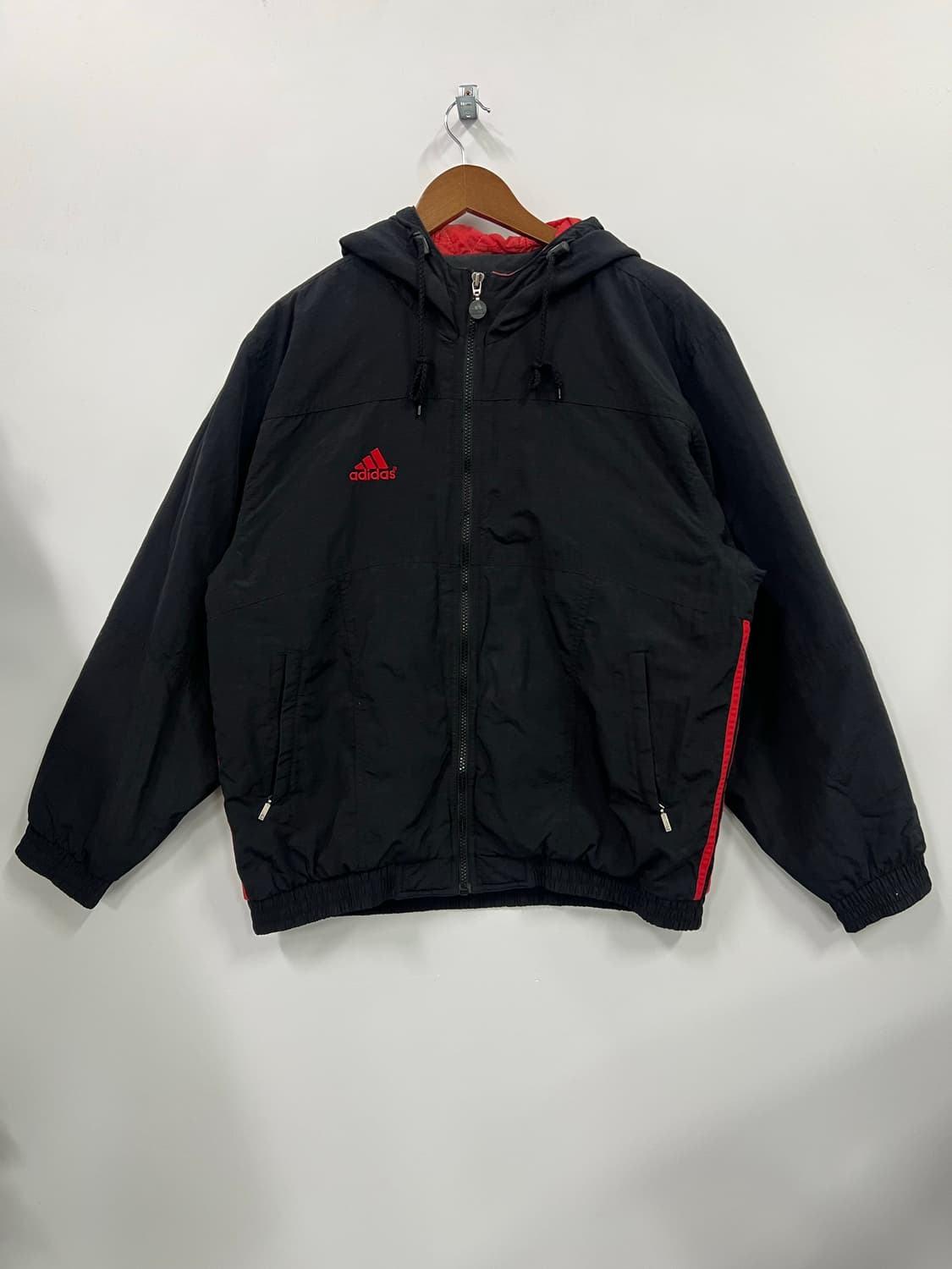 아디다스 블랙&레드 바람막이 상품이미지1