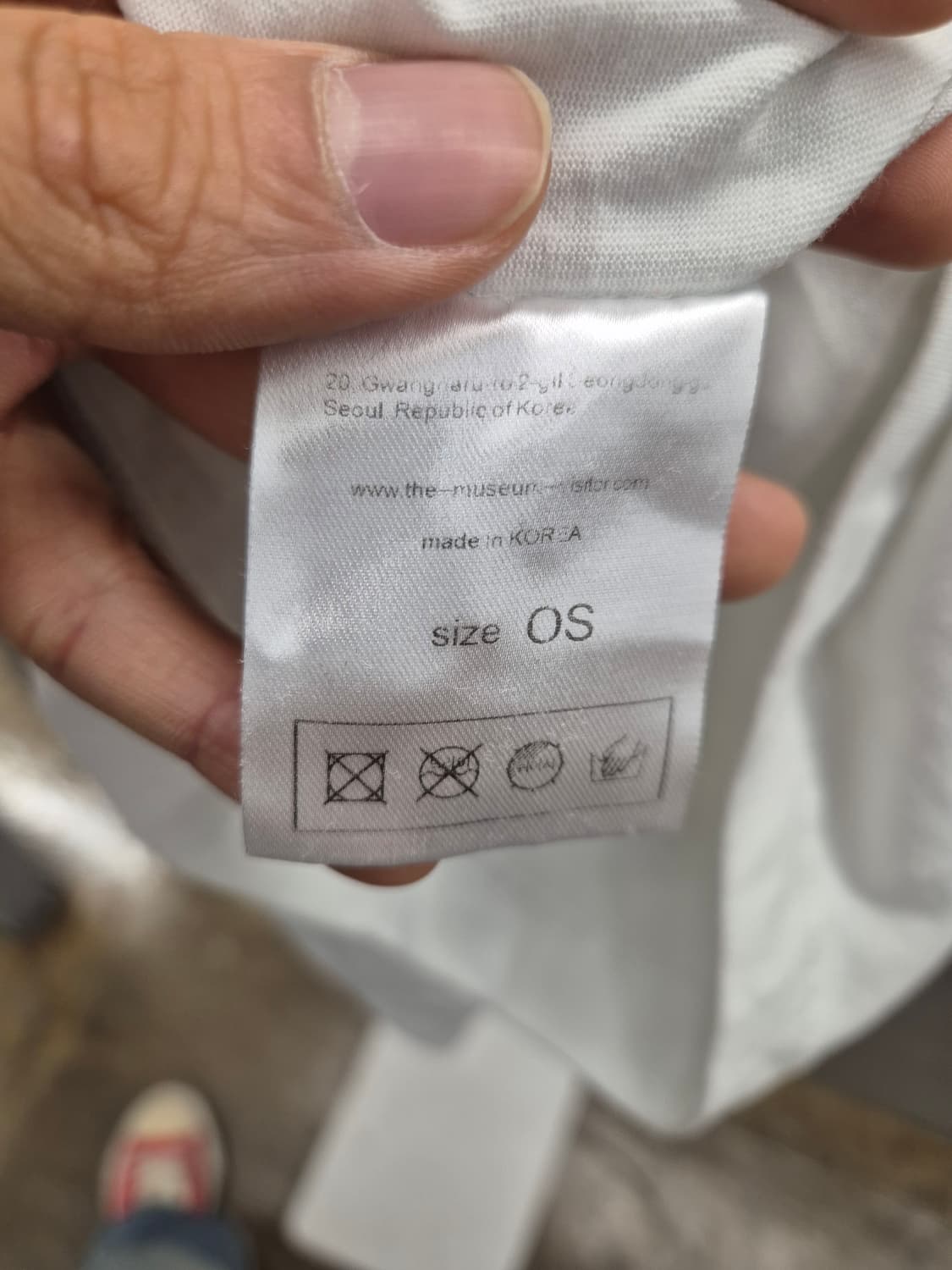 더뮤지엄비지터 하트 프린팅 슬리브리스 OS 상품이미지5